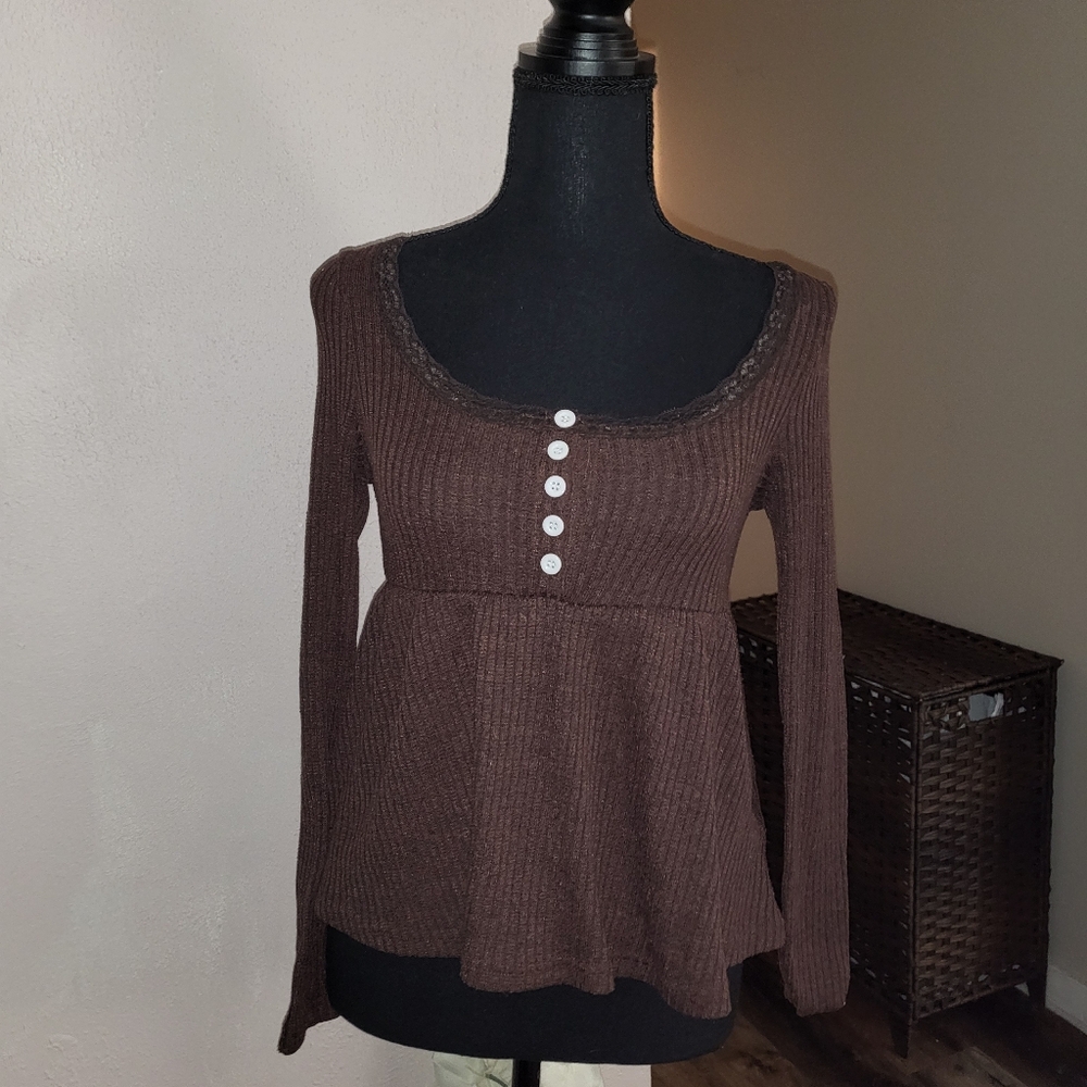 🎒🩷ribbed scoop neck top with lace trim